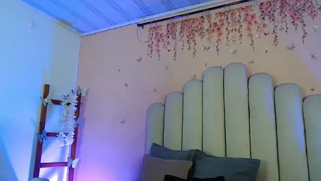 Snapshot of SweetRenata_ chatting on October 24, 11:17 am SweetRenata online show from October 24, 11:17 am