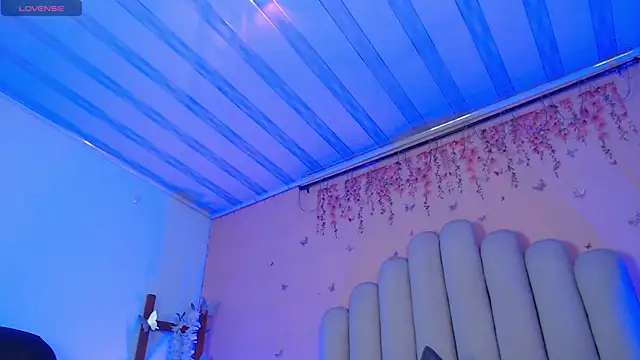 Snapshot of SweetRenata_ chatting on November 13, 11:20 am SweetRenata online show from November 13, 11:20 am