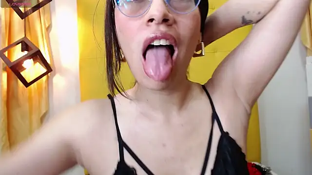 Snapshot of caty_angel chatting on October 15, 9:37 pm caty angel online show from October 15, 9:37 pm