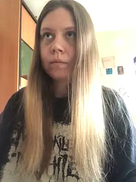 Snapshot of LunaVirelle chatting on April 24, 1:02 pm LunaVirelle online show from April 24, 1:02 pm