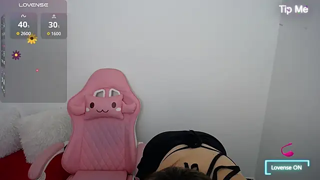 Snapshot of Isabella_wish1 chatting on October 10, 2:05 pm Isabella wish1 online show from October 10, 2:05 pm