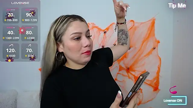 Snapshot of Isabella_wish1 chatting on October 22, 1:33 pm Isabella wish1 online show from October 22, 1:33 pm