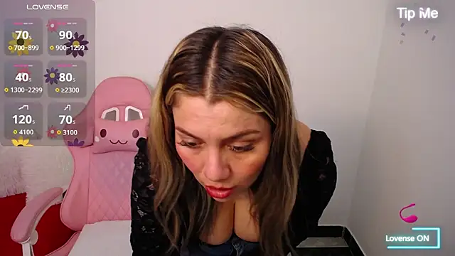 Snapshot of Isabella_wish1 chatting on November 7, 8:09 pm Isabella wish1 online show from November 7, 8:09 pm