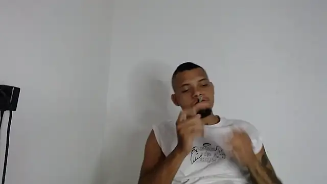 Snapshot of drako_monster chatting on November 11, 10:21 pm drako monster online show from November 11, 10:21 pm