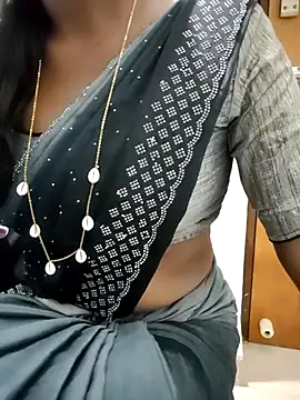 Snapshot of Tamilmallu-duskygirl03 chatting on January 13, 6:08 am Tamilmallu-duskygirl03 online show from January 13, 6:08 am