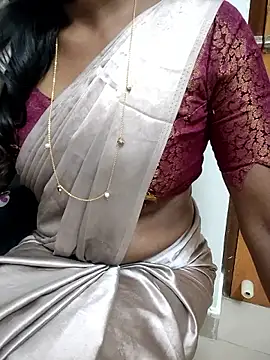 Snapshot of Tamilmallu-duskygirl03 chatting on January 17, 6:18 am Tamilmallu-duskygirl03 online show from January 17, 6:18 am