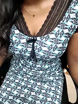 Snapshot of Tamilmallu-duskygirl03 chatting on February 3, 5:16 am Tamilmallu-duskygirl03 online show from February 3, 5:16 am