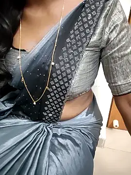 Snapshot of Tamilmallu-duskygirl03 chatting on February 4, 6:41 am Tamilmallu-duskygirl03 online show from February 4, 6:41 am