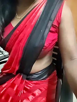 Snapshot of Tamilmallu-duskygirl03 chatting on February 18, 8:27 pm Tamilmallu-duskygirl03 online show from February 18, 8:27 pm