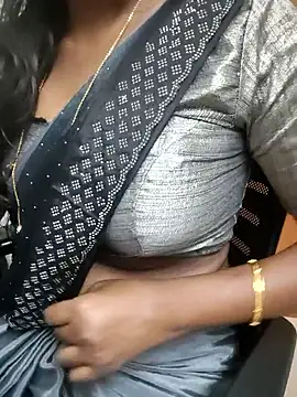 Snapshot of Tamilmallu-duskygirl03 chatting on February 26, 6:18 pm Tamilmallu-duskygirl03 online show from February 26, 6:18 pm