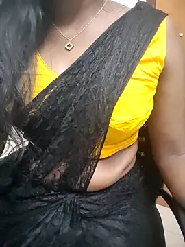 Snapshot of Tamilmallu-duskygirl03 chatting on April 29, 6:50 am Tamilmallu-duskygirl03 online show from April 29, 6:50 am