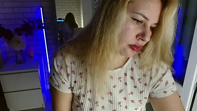 Snapshot of Passion-Blondy chatting on November 12, 10:41 pm Passion-Blondy online show from November 12, 10:41 pm