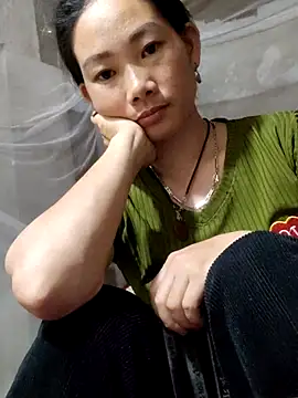 Snapshot of gio-thu chatting on April 20, 11:13 am gio-thu online show from April 20, 11:13 am