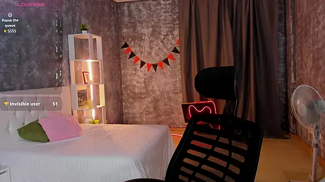 scent  of woman online show from December 2, 1:55 am