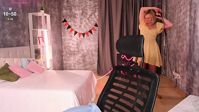 scent  of woman online show from December 19, 1:23 am