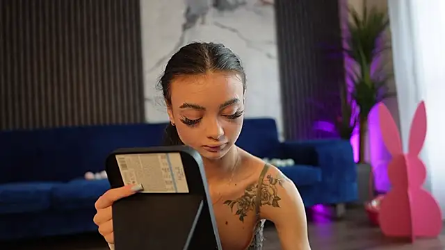 RachelRavee online show from April 6, 4:46 am