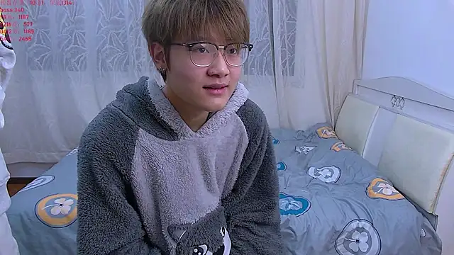 KK-cuteboy online show from December 18, 10:10 am