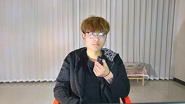 KK-cuteboy online show from April 7, 12:16 pm