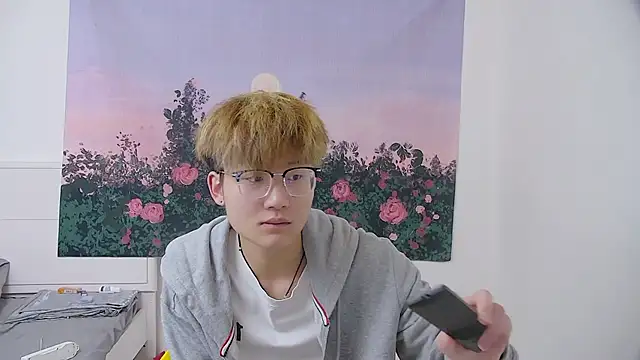 KK-cuteboy online show from April 12, 5:34 am