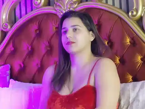 Snapshot of MadisonCharm chatting on January 19, 7:56 am MadisonCharm online show from January 19, 7:56 am