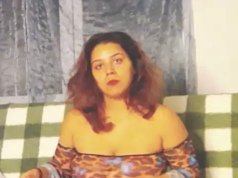 Snapshot of MadisonCharm chatting on February 12, 11:55 pm MadisonCharm online show from February 12, 11:55 pm