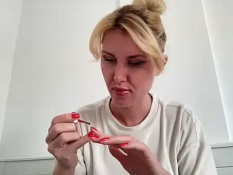 Snapshot of Ilymaris chatting on February 25, 12:26 pm Ilymaris online show from February 25, 12:26 pm