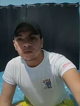 Snapshot of Aturo77 chatting on November 17, 2:28 am Aturo77 online show from November 17, 2:28 am