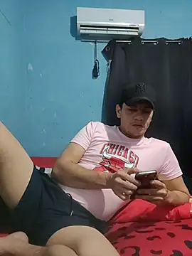 Snapshot of Aturo77 chatting on November 18, 1:44 am Aturo77 online show from November 18, 1:44 am