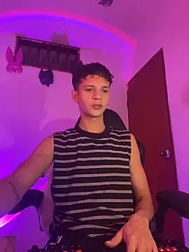 tylernova online show from October 23, 3:17 am