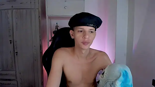 tylernova online show from December 15, 7:56 am