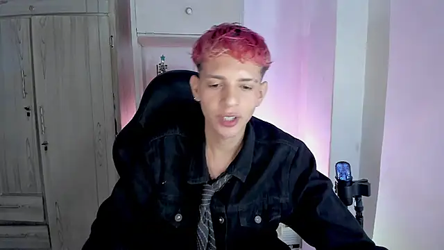 tylernova online show from December 16, 12:26 am