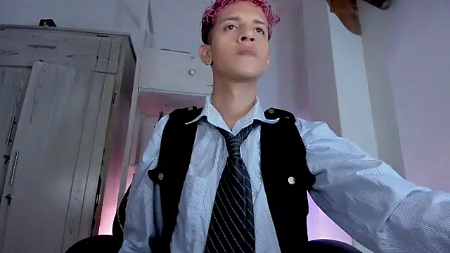 tylernova online show from December 17, 3:56 am