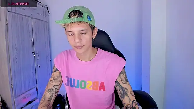 tylernova online show from April 15, 4:08 am