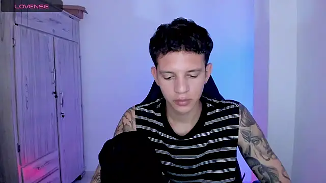 tylernova online show from May 25, 3:34 am