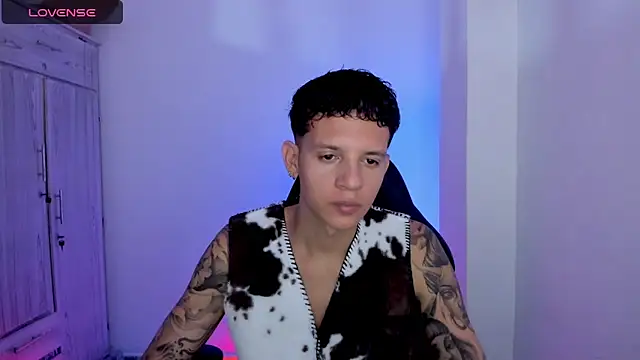 tylernova online show from May 29, 3:15 am