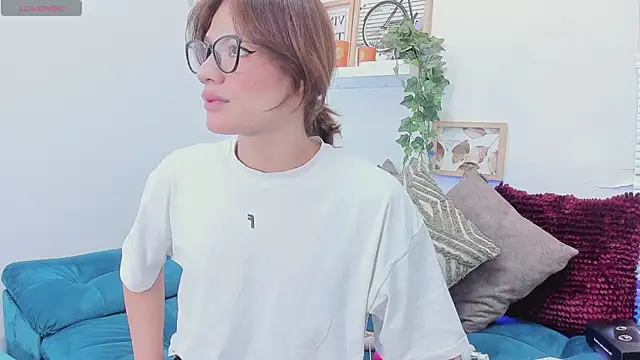 KassMonroe online show from November 25, 8:09 pm