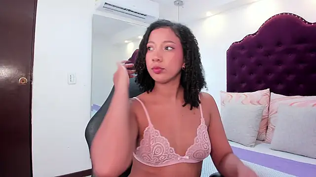 Snapshot of cloe_555 chatting on October 16, 10:33 pm cloe 555 online show from October 16, 10:33 pm