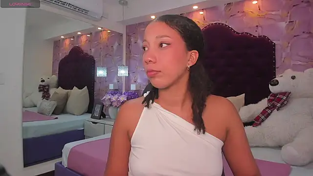 Snapshot of cloe_555 chatting on October 28, 10:12 pm cloe 555 online show from October 28, 10:12 pm