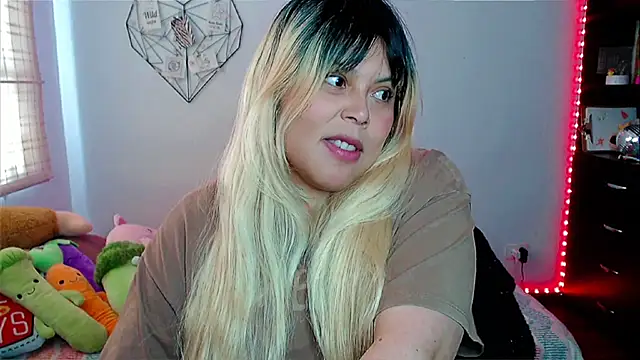 Snapshot of EllieMoonX chatting on November 13, 3:55 pm EllieMoonX online show from November 13, 3:55 pm