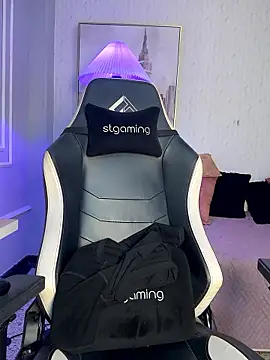 Snapshot of HoneyMollyX chatting on October 25, 1:07 pm HoneyMollyX online show from October 25, 1:07 pm