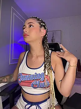 Snapshot of HoneyMollyX chatting on November 23, 1:00 pm HoneyMollyX online show from November 23, 1:00 pm