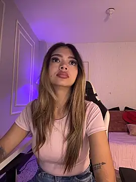 HoneyMollyX online show from February 9, 1:15 pm