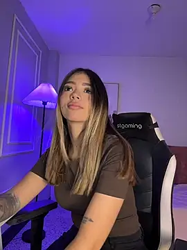 HoneyMollyX online show from April 5, 1:08 pm