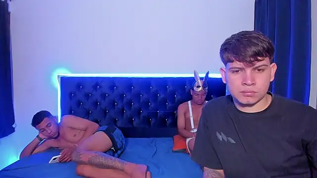 Snapshot of isaac_master77 chatting on November 1, 3:30 am isaac master77 online show from November 1, 3:30 am