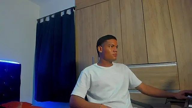 Snapshot of isaac_master77 chatting on November 11, 2:55 am isaac master77 online show from November 11, 2:55 am