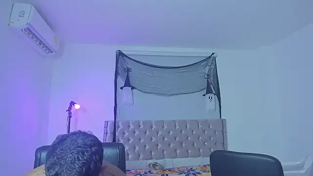 Snapshot of isaac_master77 chatting on November 23, 4:01 am isaac master77 online show from November 23, 4:01 am