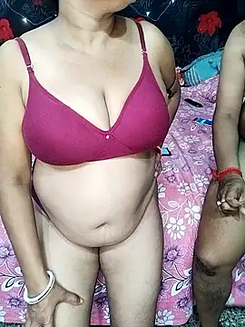 Snapshot of modhu82 chatting on November 6, 6:20 pm modhu82 online show from November 6, 6:20 pm