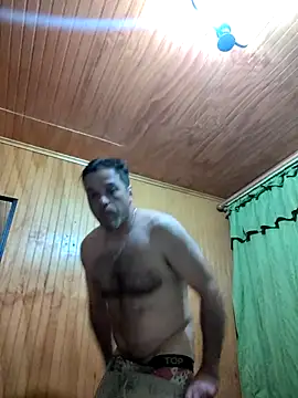 Snapshot of Tophe1 chatting on October 21, 7:31 am Tophe1 online show from October 21, 7:31 am