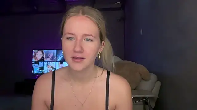 Snapshot of itssosierra chatting on June 23, 12:41 am itssosierra online show from June 23, 12:41 am