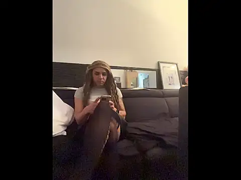 luziaaa92 online show from October 13, 2:17 pm